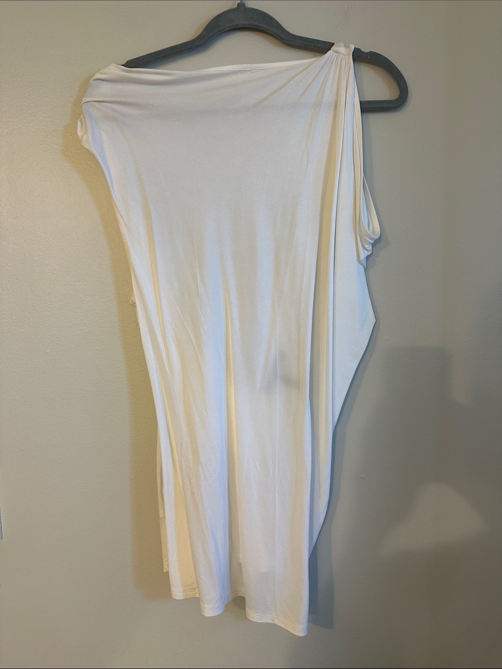 Backless BCBGMaxAzria White Sleeveless Top Never Worn